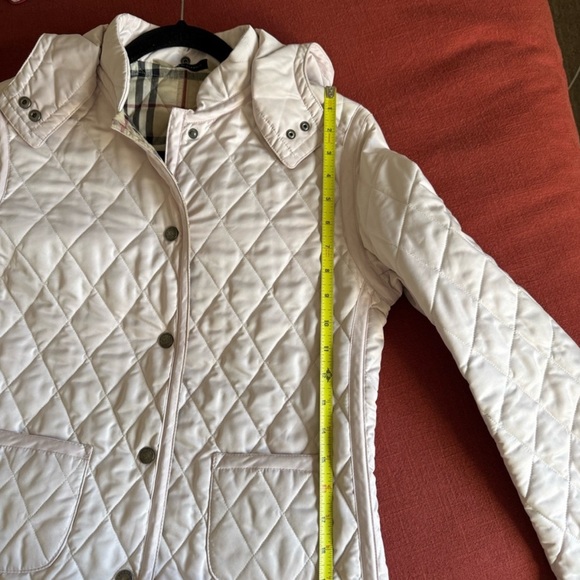 Burberry Quilted Jacket with Plaid Design - Picture 12 of 15